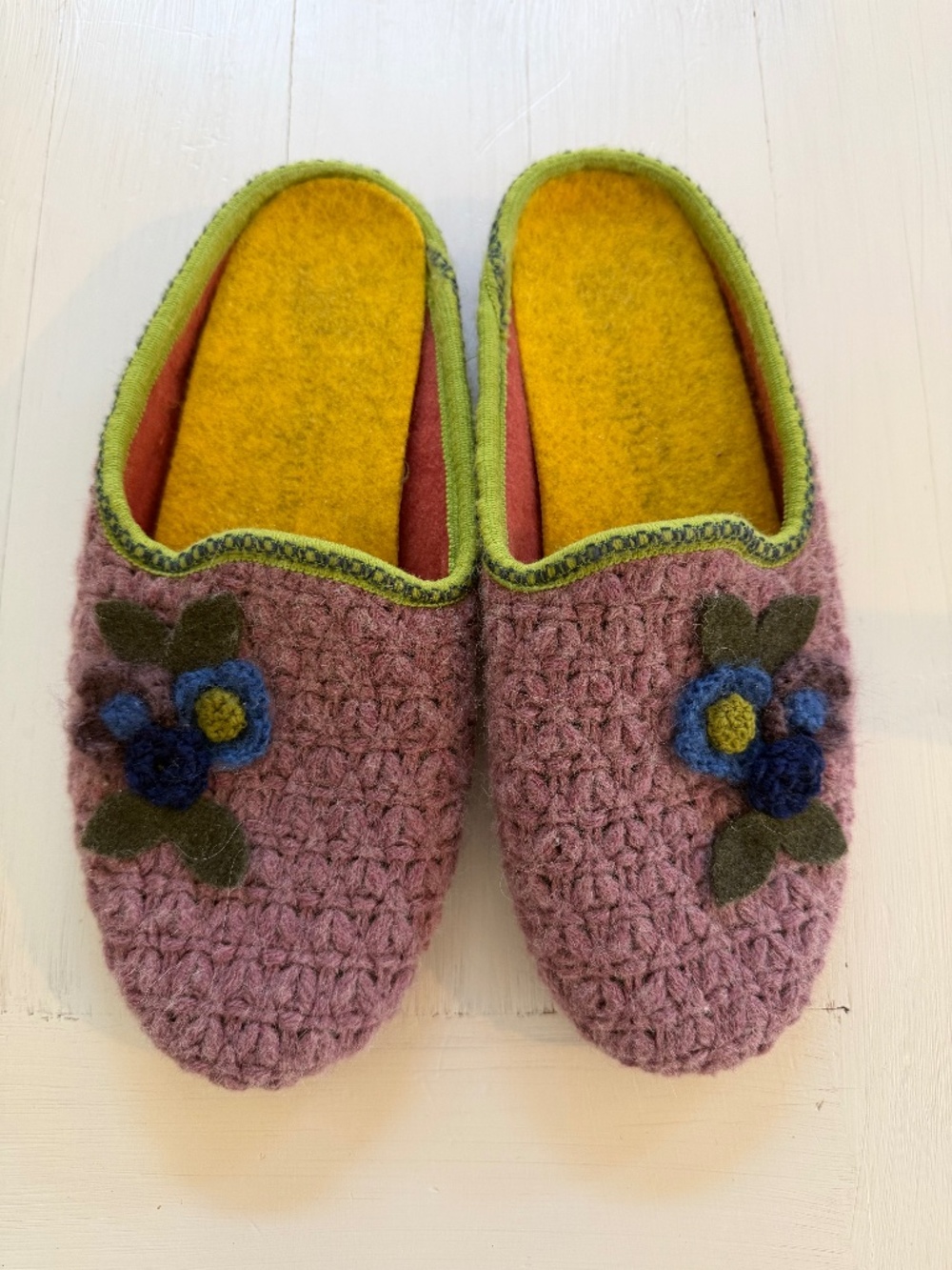 Sundance Crochet Slip-on Floral Slippers European Size 41 Size 10M 11M